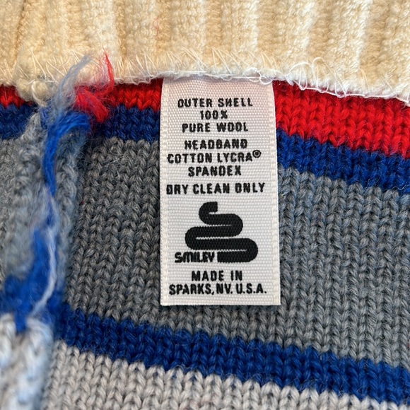 Smiley 100% Wool Ski Snowboard Beanie Grey Red Stripes - Picture 3 of 5